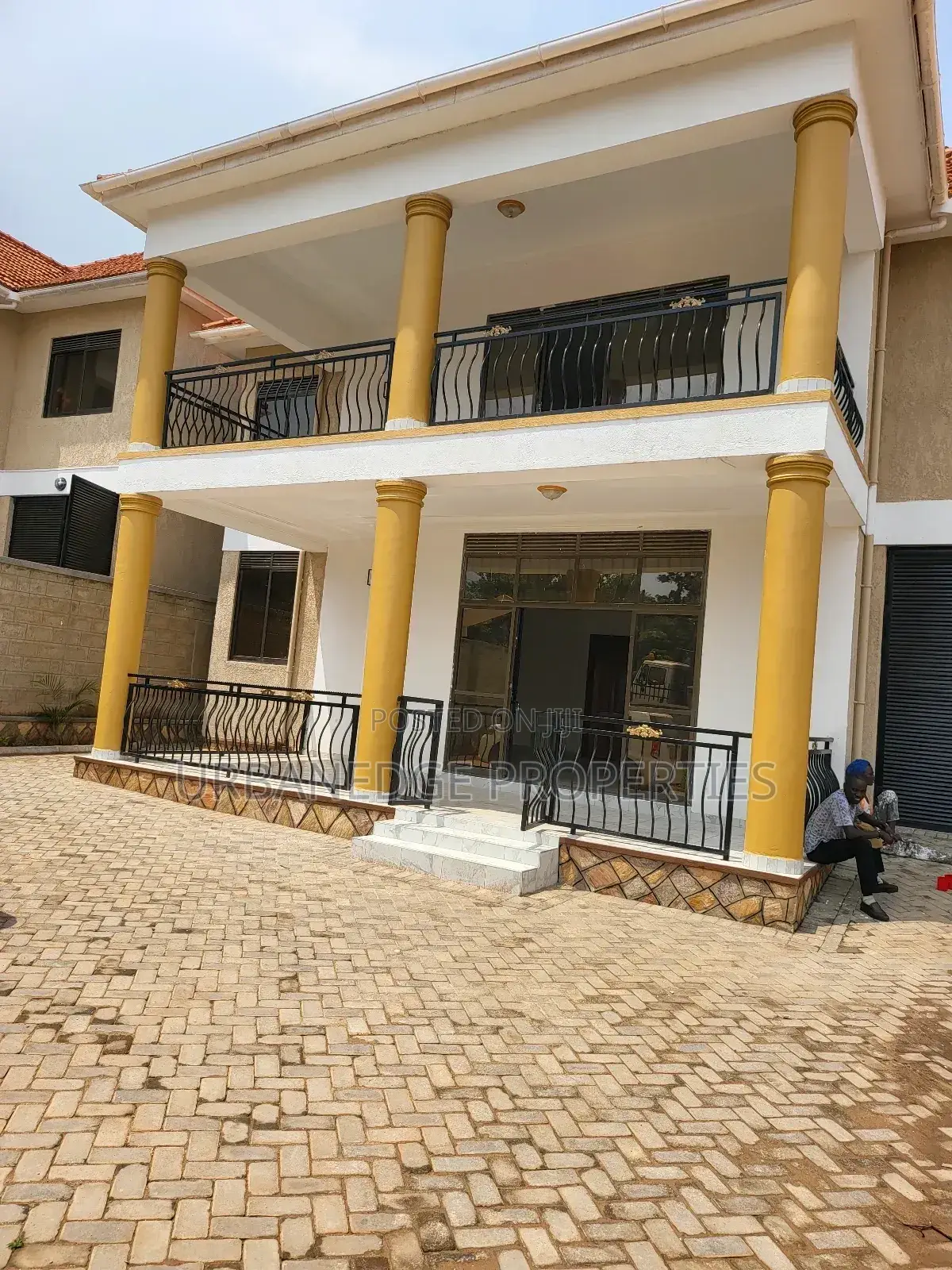 5bdrm Mansion in Makindye Kizungu, Central Division for rent