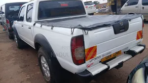 Nissan NP300 2011 White