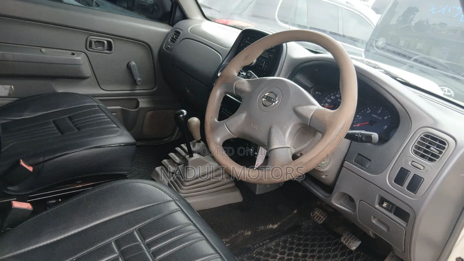 Nissan NP300 2011 White
