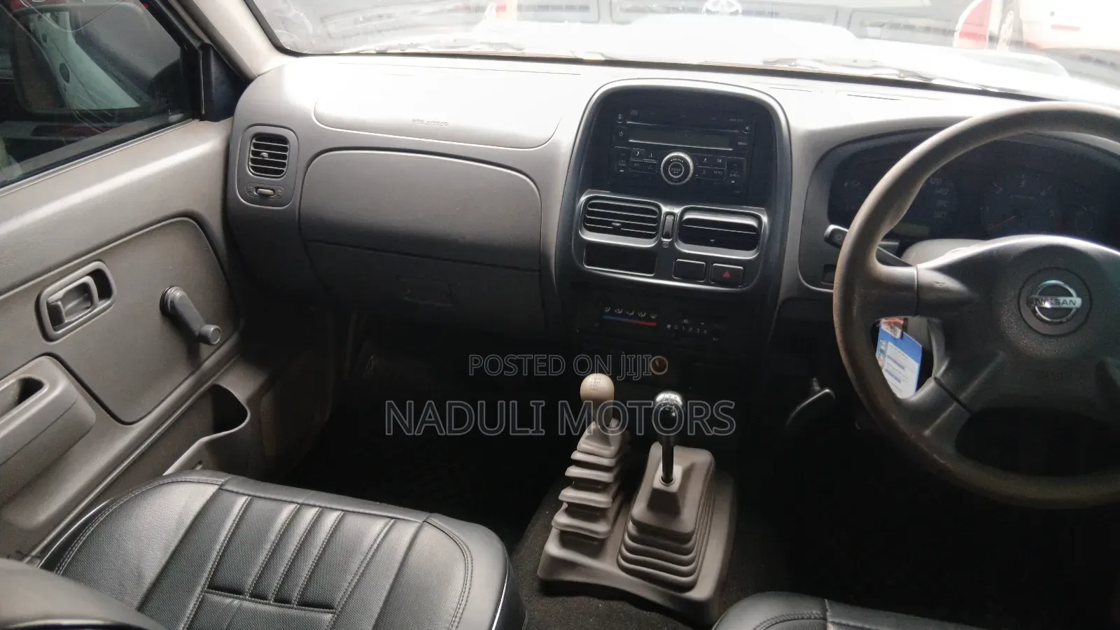 Nissan NP300 2011 White