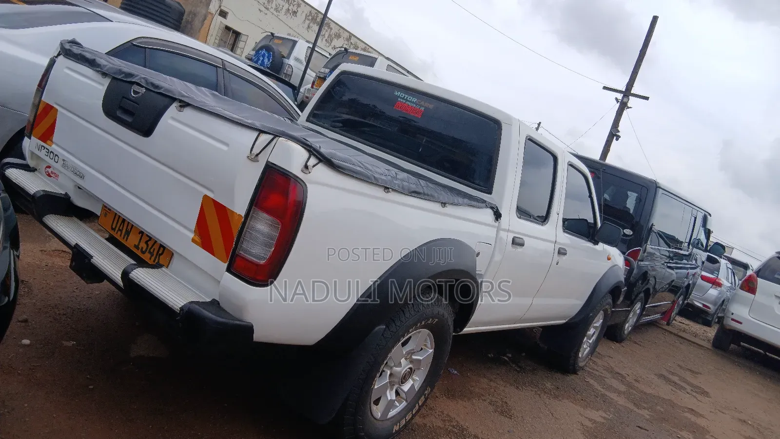 Nissan NP300 2011 White