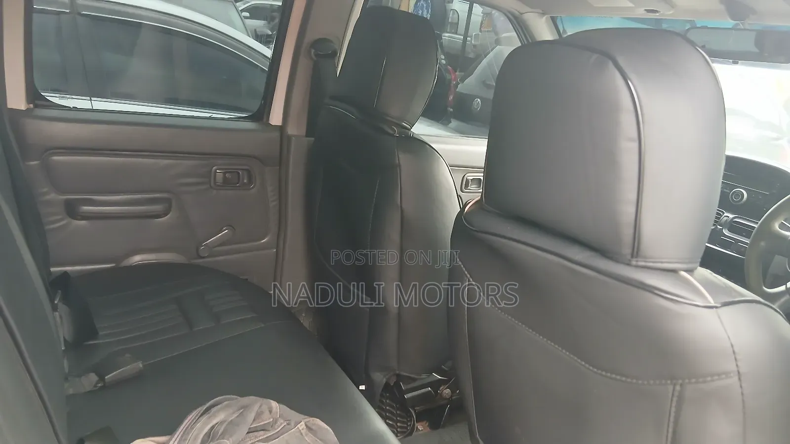 Nissan NP300 2011 White