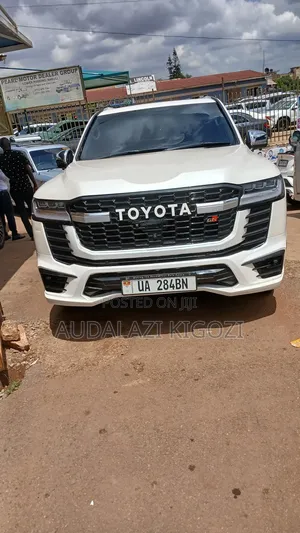 Toyota Land Cruiser 2022 White