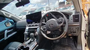 Toyota Land Cruiser 2022 White