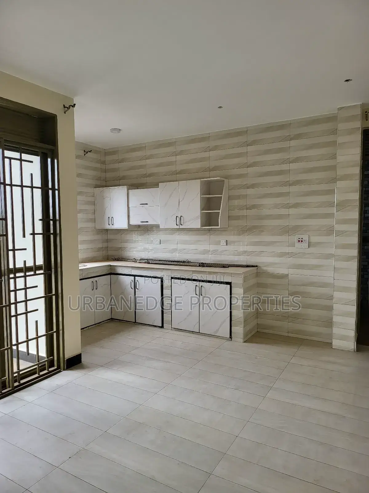 3bdrm Apartment in Konge Lukuli, Central Division for rent