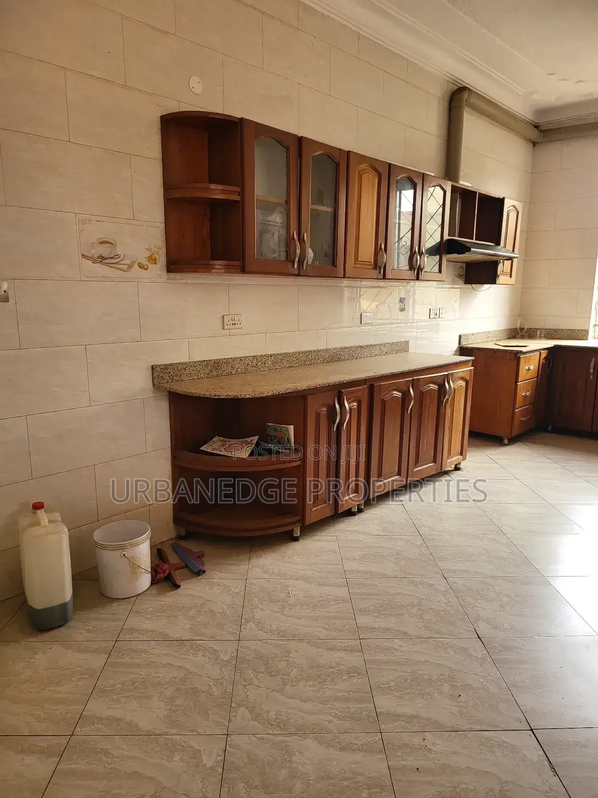 6bdrm Mansion in Makindye, Central Division for rent