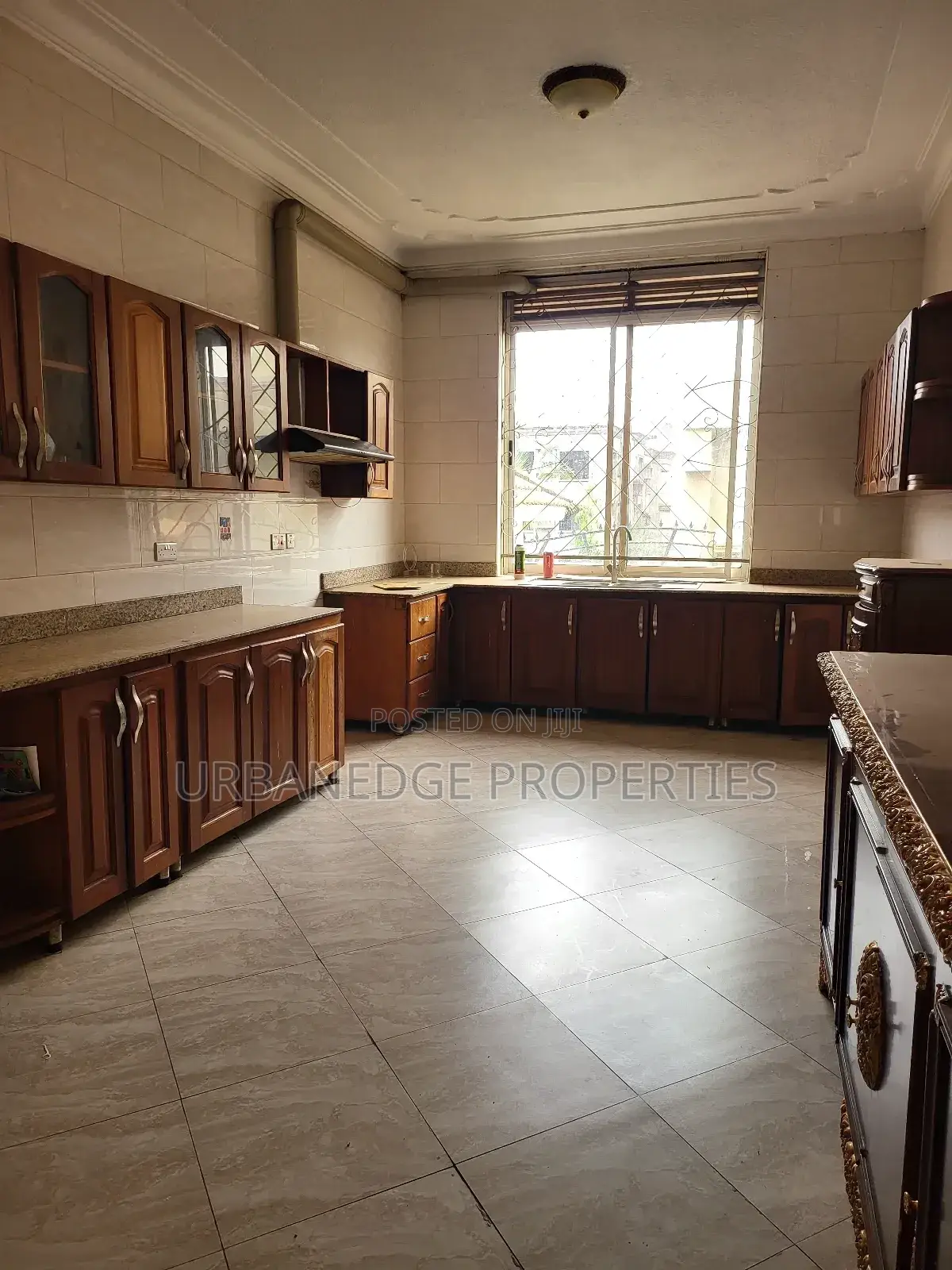 6bdrm Mansion in Makindye, Central Division for rent