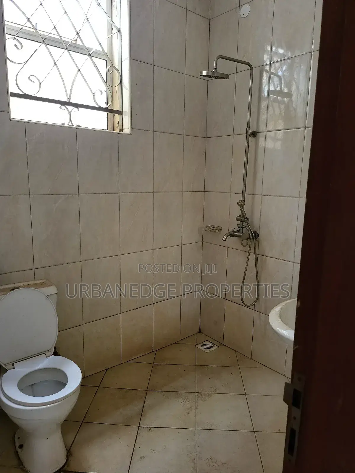 6bdrm Mansion in Makindye, Central Division for rent