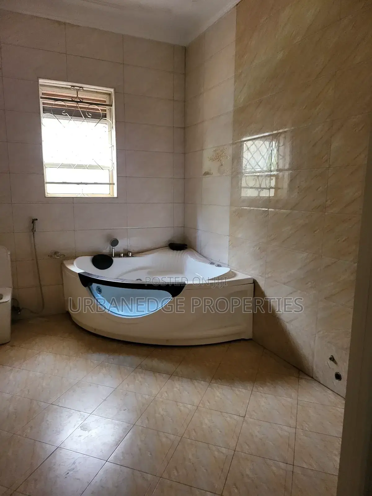 6bdrm Mansion in Makindye, Central Division for rent
