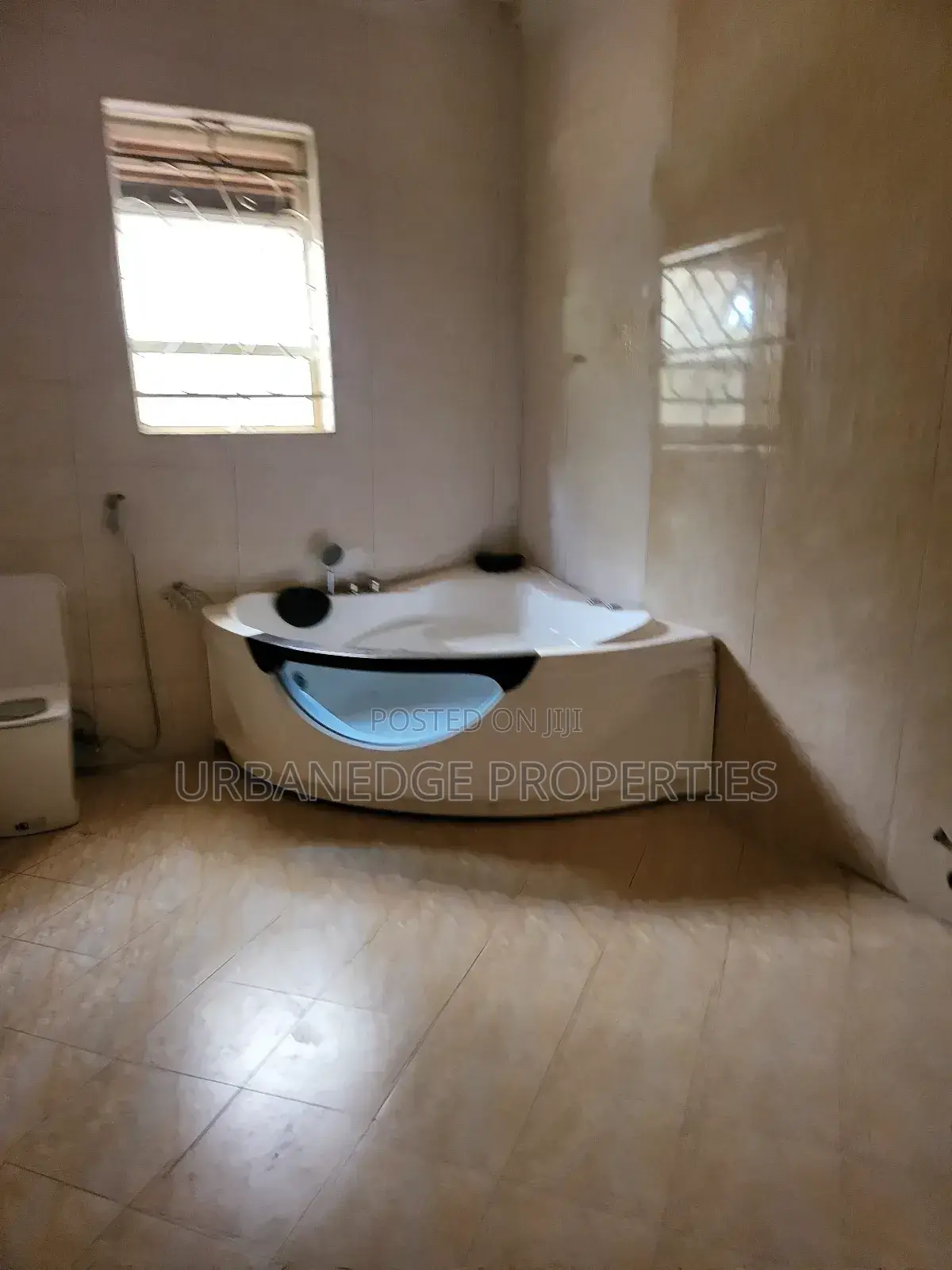 6bdrm Mansion in Makindye, Central Division for rent