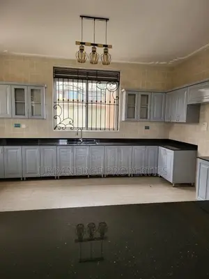 6bdrm Mansion in Kigo, Central Division for rent