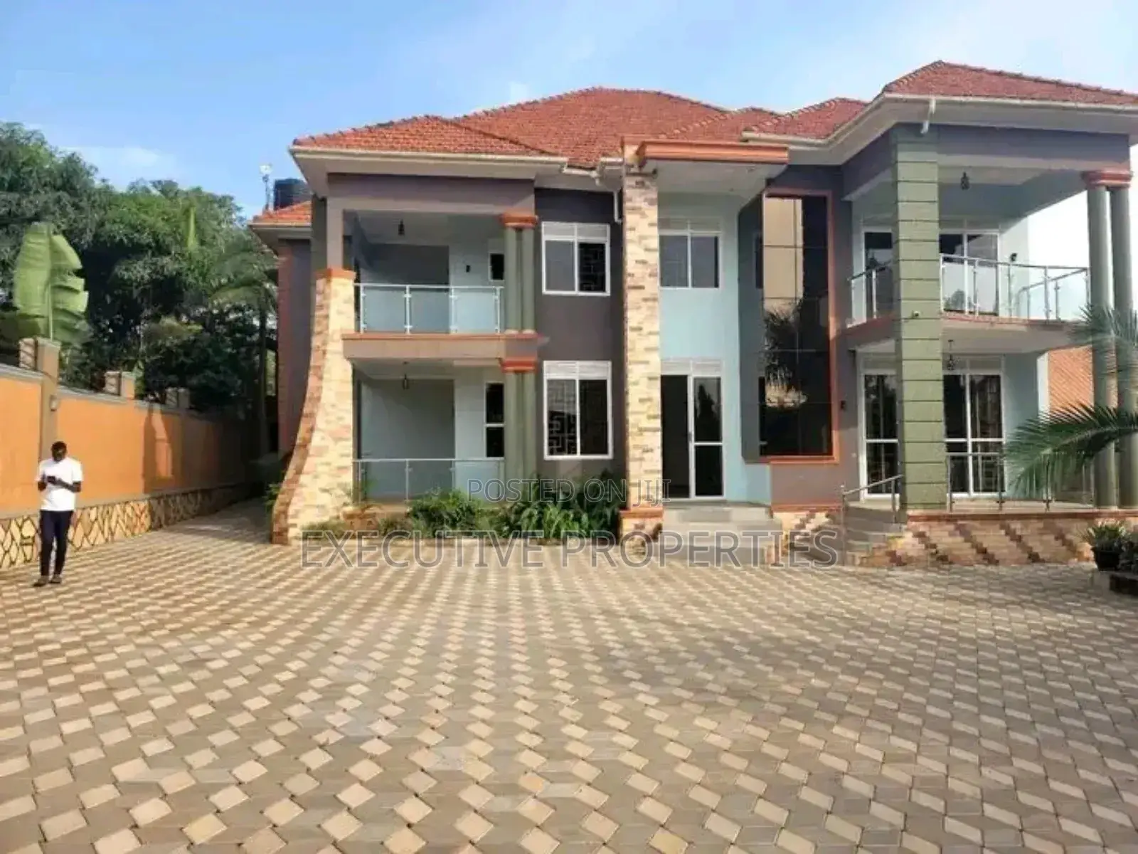 5bdrm Duplex in Kyanja Kungu, Central Division for sale