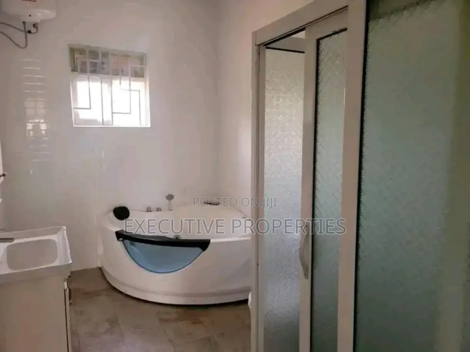 5bdrm Duplex in Kyanja Kungu, Central Division for sale