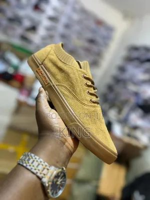Cariuma Oca Low Sneaker