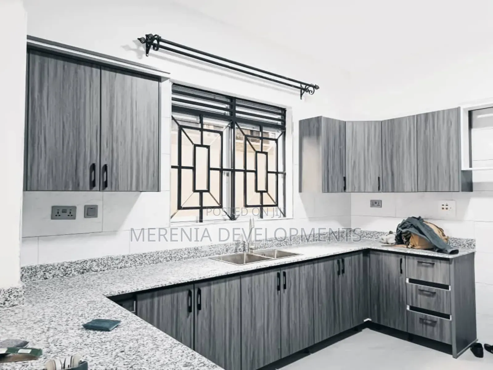 5bdrm House in Kira for sale