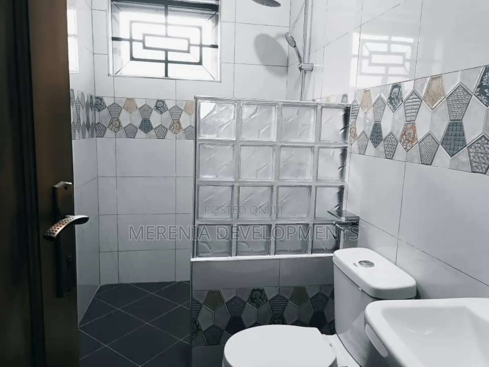 5bdrm House in Kira for sale