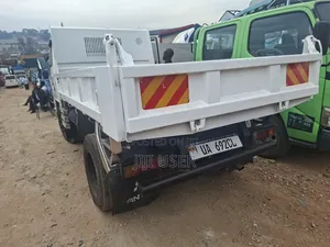 Mitsubishi Canter Dumper