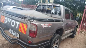 Toyota Hilux 2003 Gray