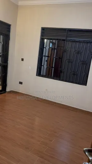 5bdrm House in Kiggo Entebbe Road, Wakiso / Wakiso for sale