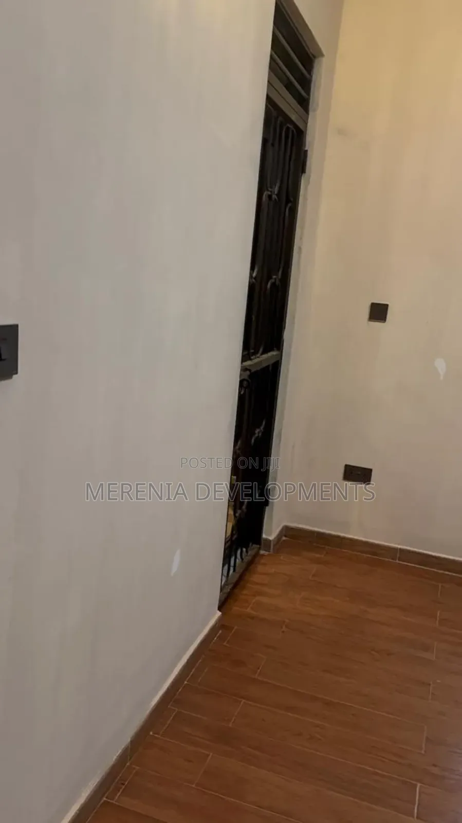 5bdrm House in Kiggo Entebbe Road, Wakiso / Wakiso for sale