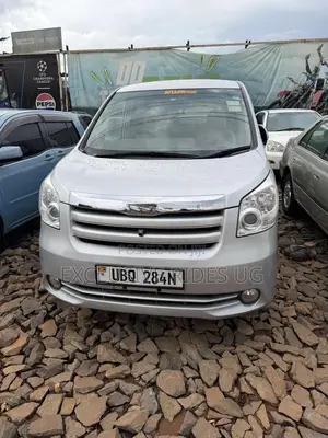 Toyota Noah 2008 Silver