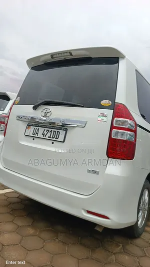 Toyota Noah 2.0 143hp AWD (7 Seater) 2011 White