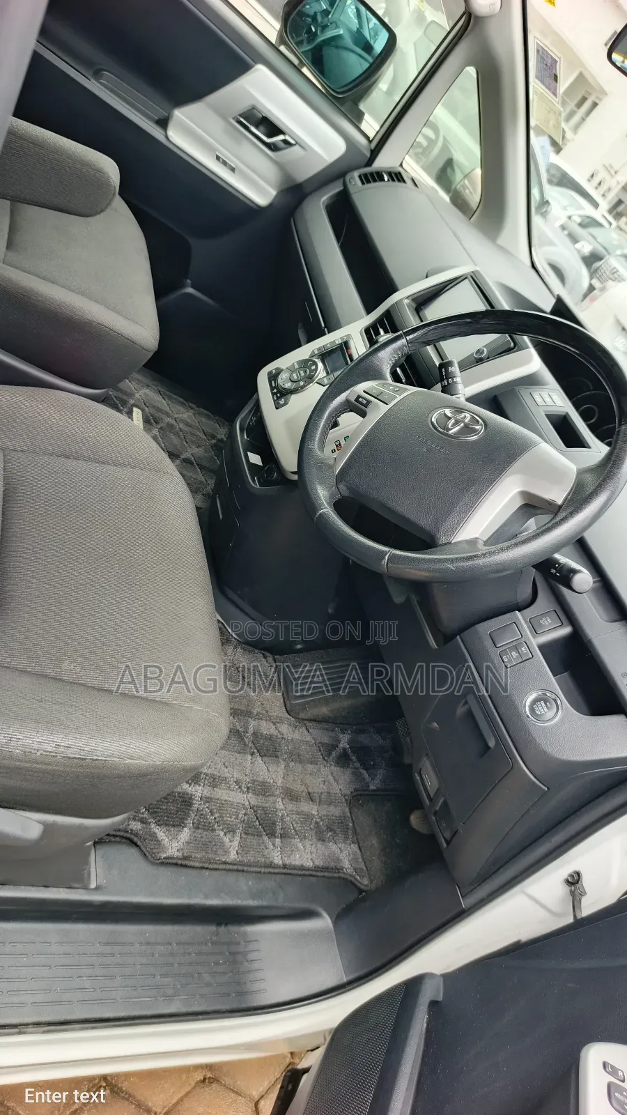Toyota Noah 2.0 143hp AWD (8 Seater) 2011 White