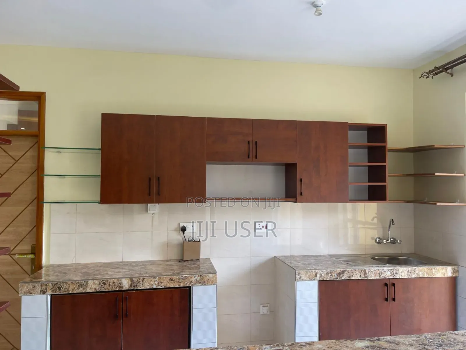 3bdrm Apartment in Robin And Falcon, Kira for rent