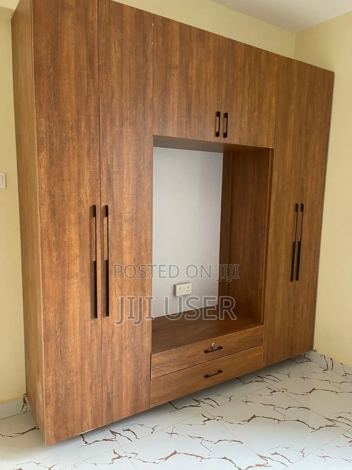 3bdrm Apartment in Robin And Falcon, Kira for rent