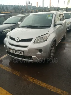 Toyota IST 2011 Silver