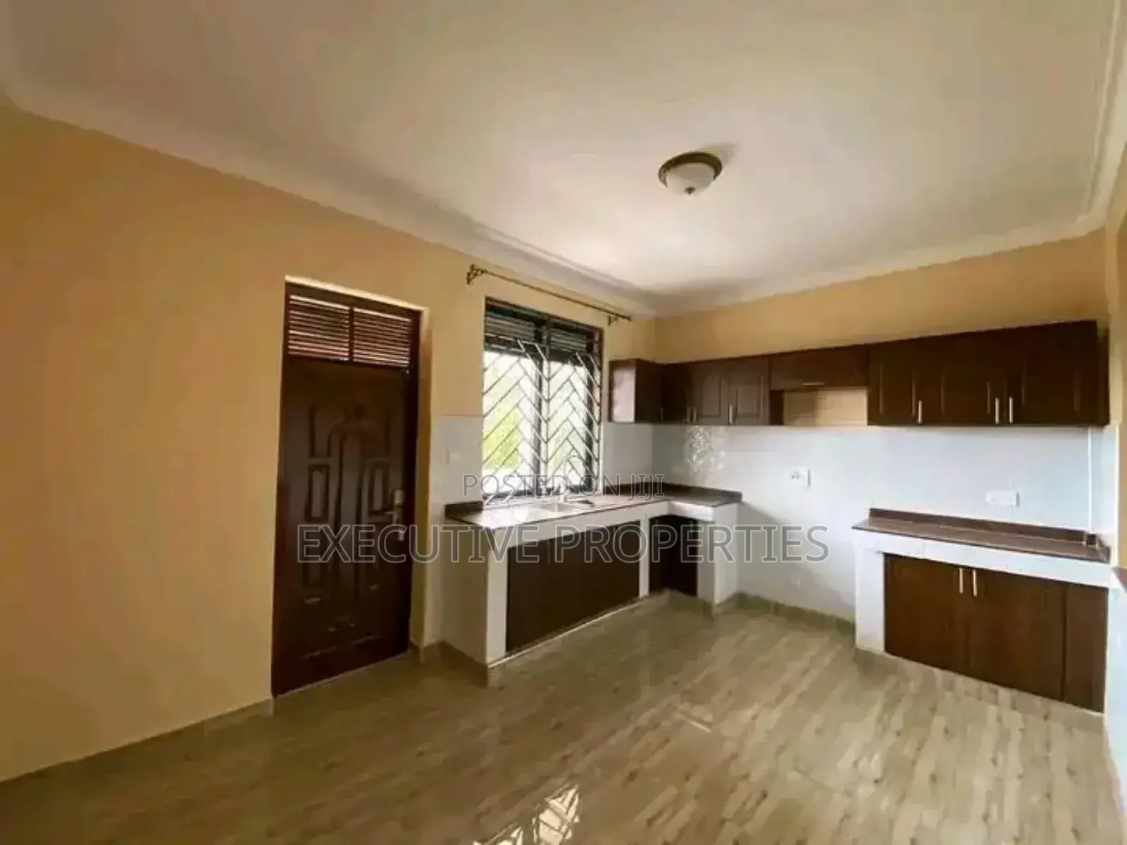 3bdrm Apartment in Muyenga, Central Division for rent