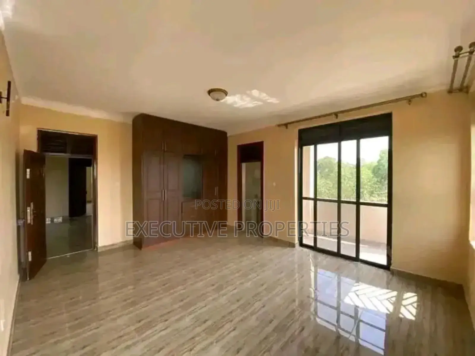 3bdrm Apartment in Muyenga, Central Division for rent