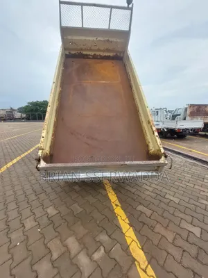 Mmitshubishi Canter Tipper
