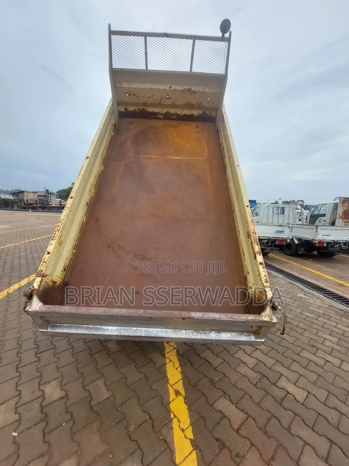 Mmitshubishi Canter Tipper