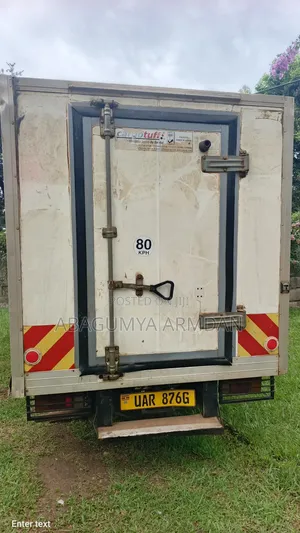 Isuzu ELF Truck 2009 White