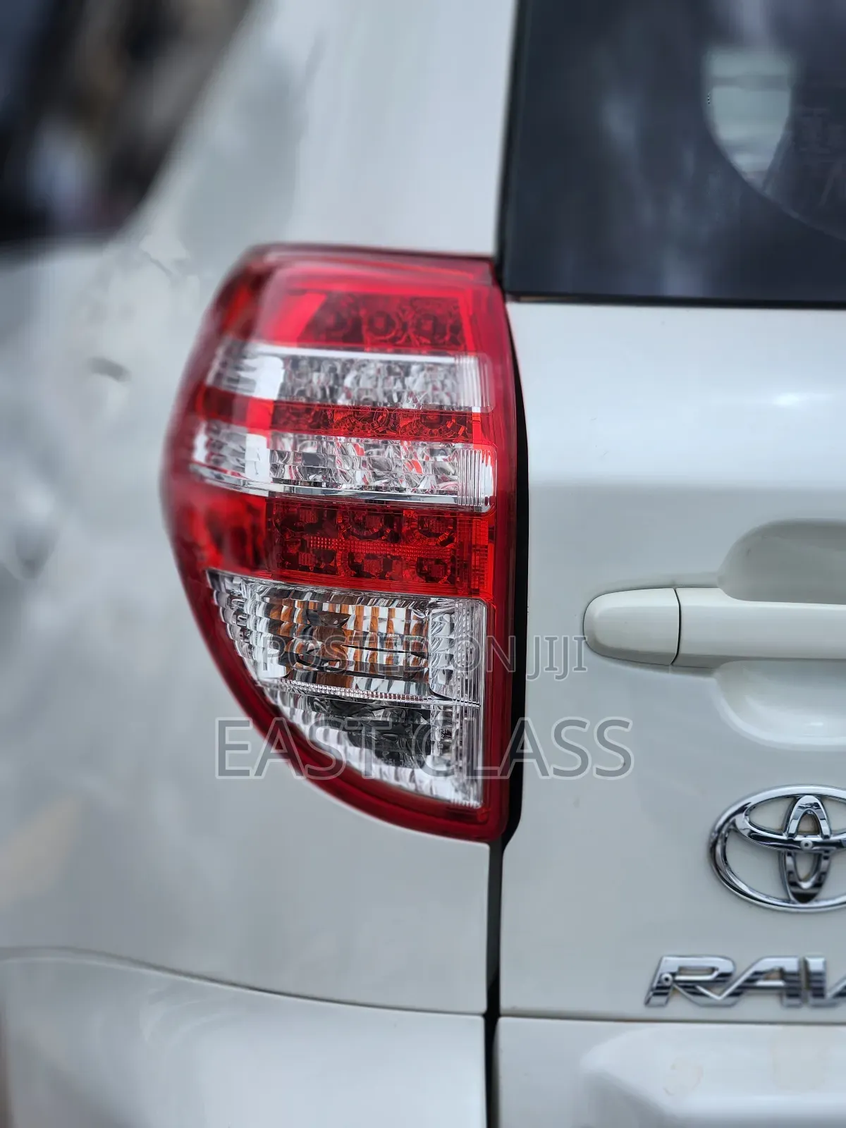 Toyota RAV4 2010 White
