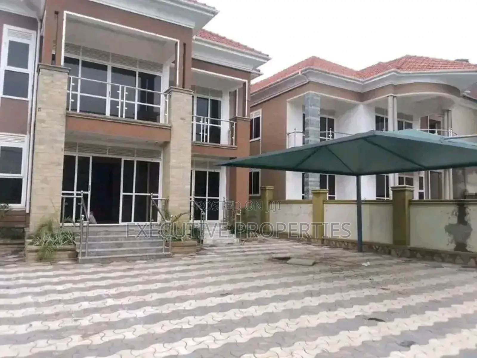 5bdrm Duplex in Kiggo Lubowa, Central Division for sale