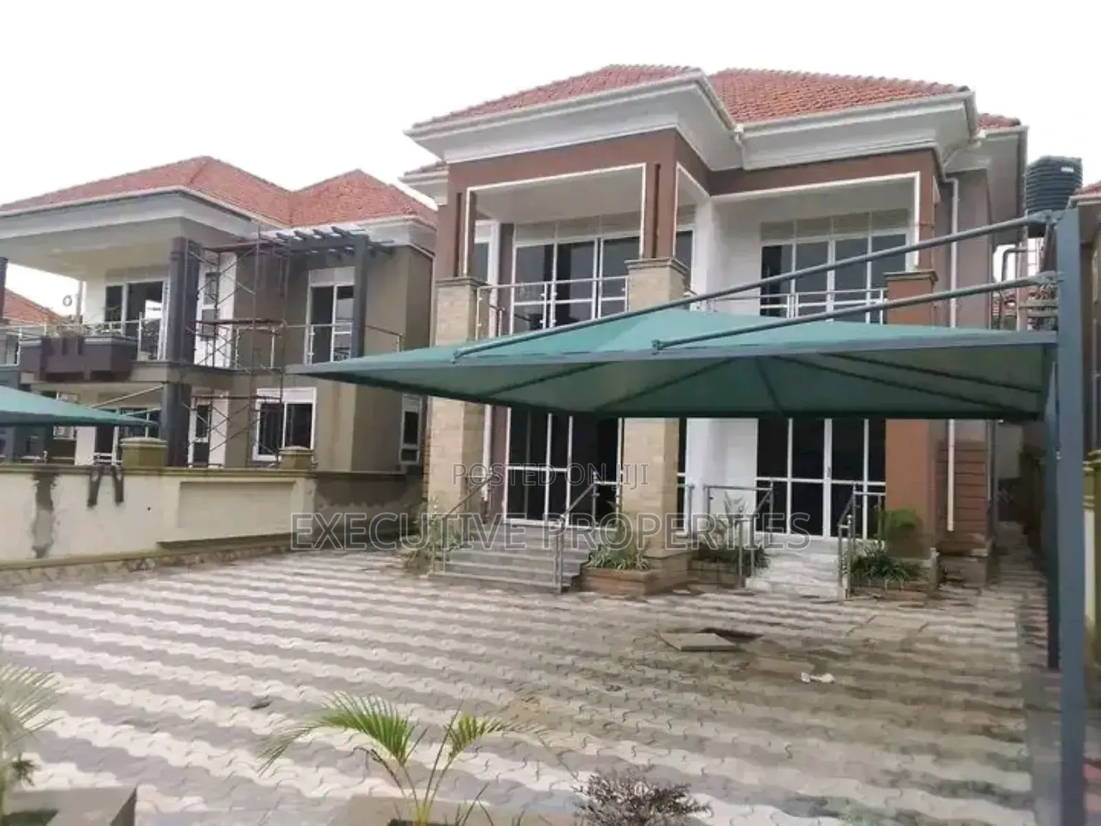 5bdrm Duplex in Kiggo Lubowa, Central Division for sale