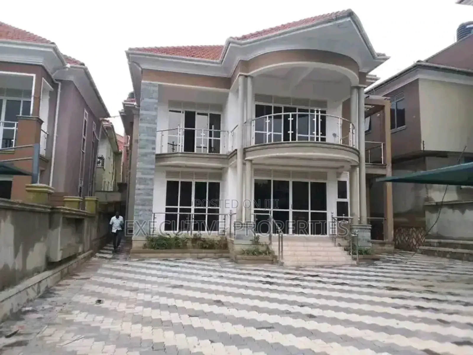 5bdrm Duplex in Kiggo Lubowa, Central Division for sale