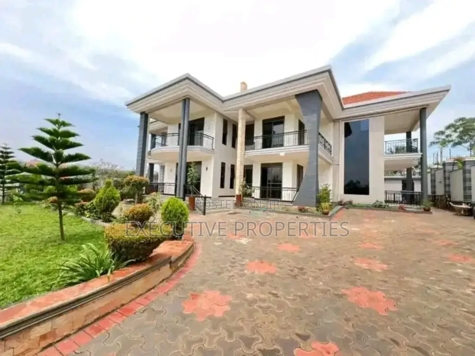 5bdrm Duplex in Kiggo Lubowa, Central Division for sale