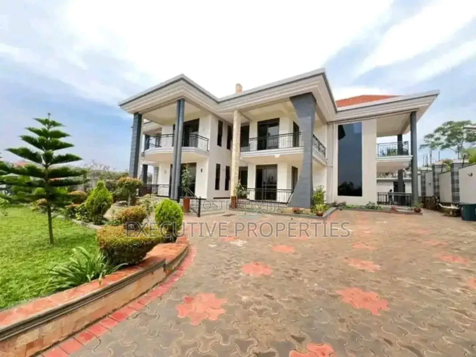 5bdrm Duplex in Kiggo Lubowa, Central Division for sale