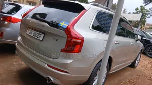 Volvo XC90 2018 Gold