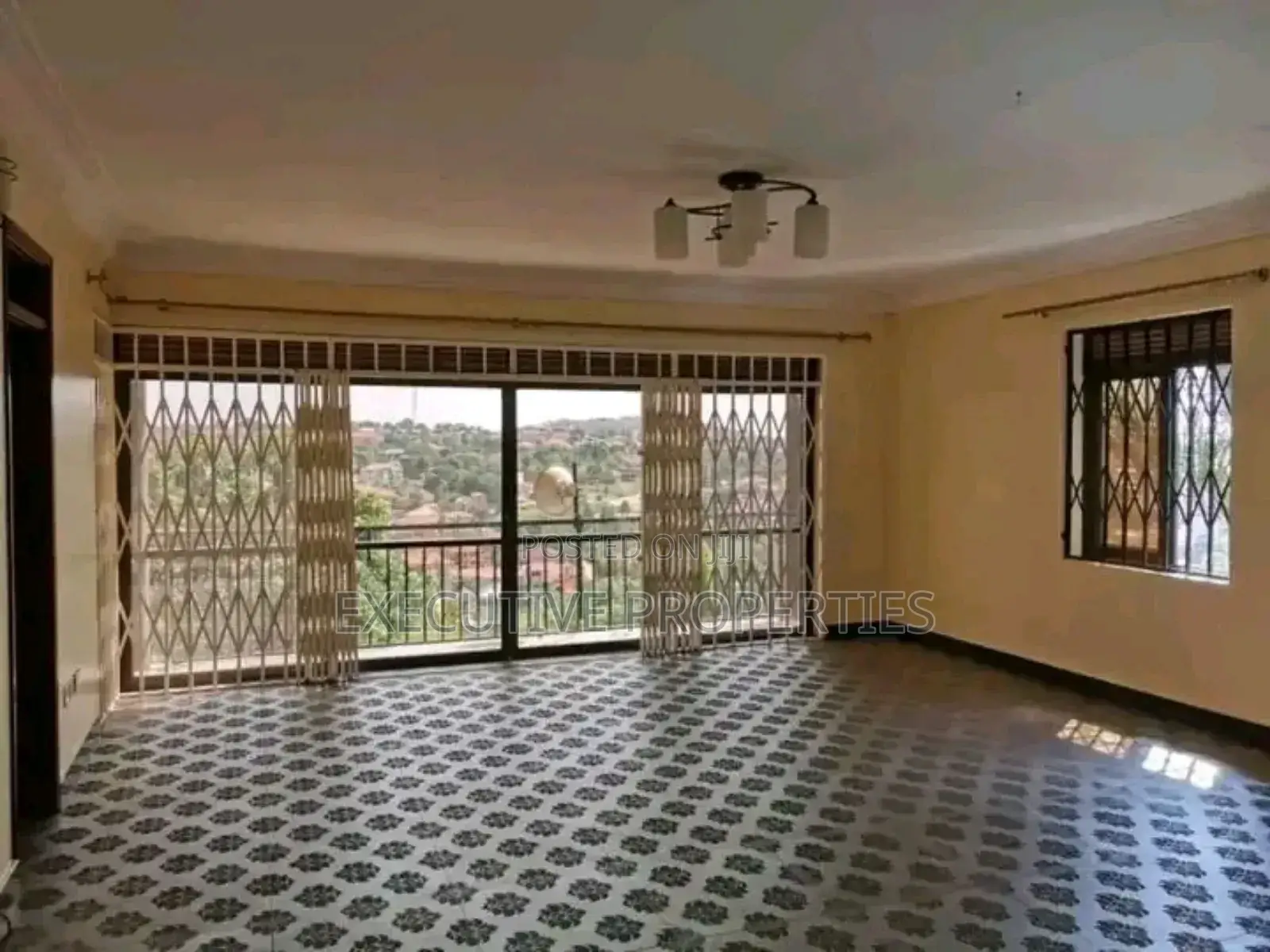 4bdrm Duplex in Kyanja, Central Division for sale