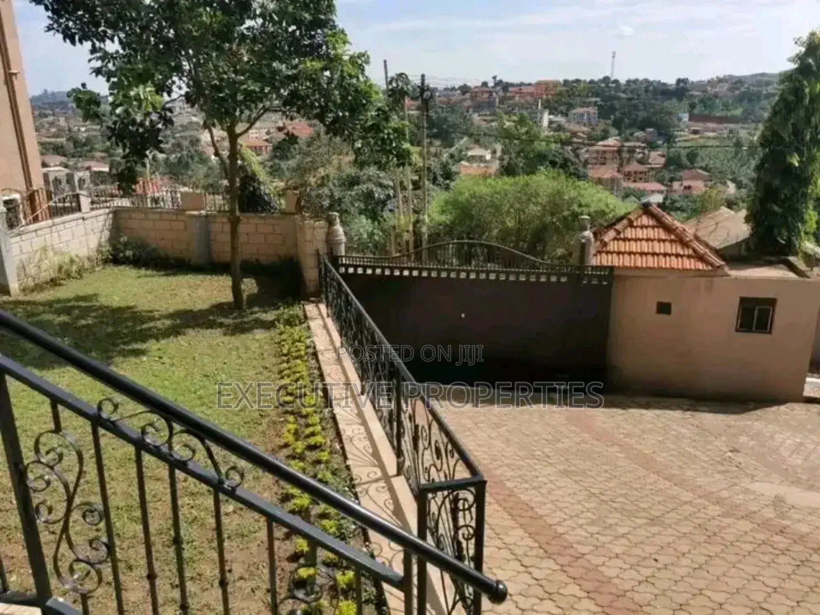 4bdrm Duplex in Kyanja, Central Division for sale