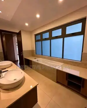 4bdrm Duplex in Buoloobi, Central Division for rent