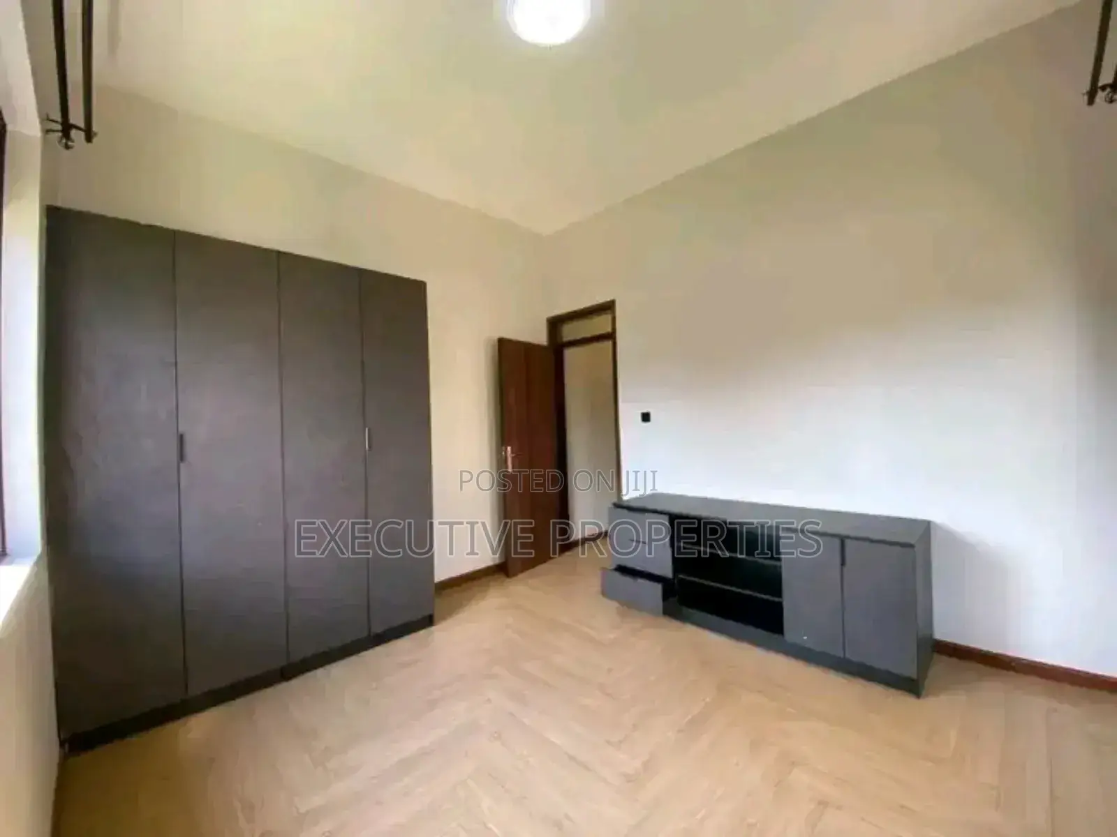 3bdrm Apartment in Muyenga, Central Division for rent