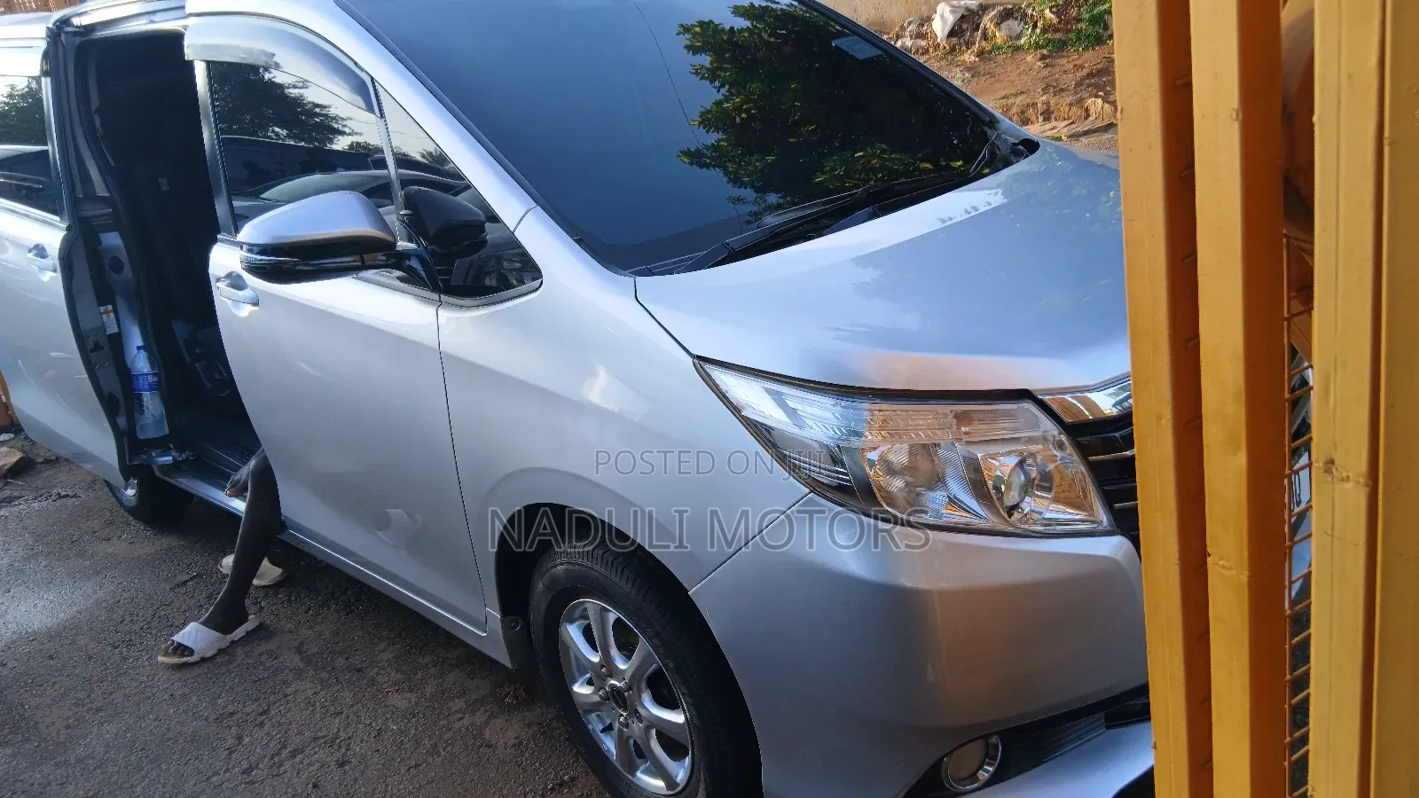 Toyota Noah 2016 Silver