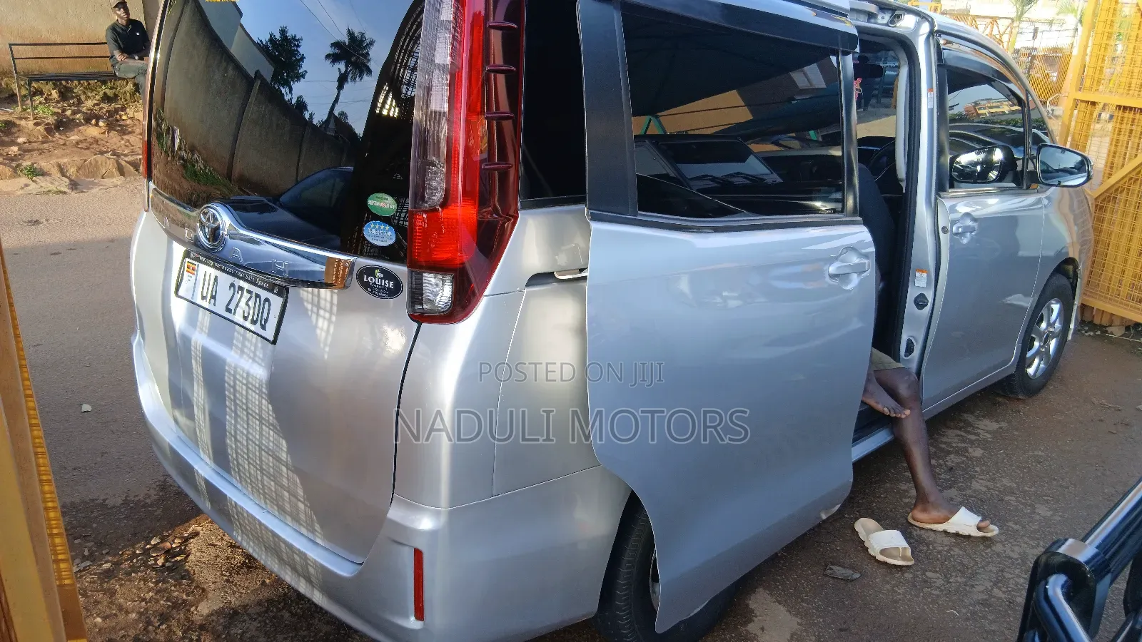Toyota Noah 2016 Silver