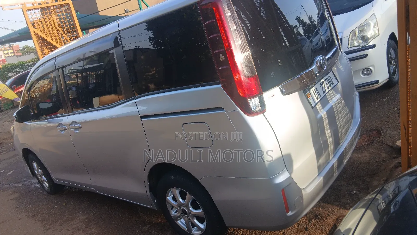 Toyota Noah 2016 Silver