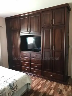 Inbuilt Wardrobes in Hardwood